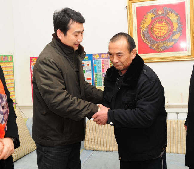 拼搏在线官方网站-拼搏（中国）公司开展走访慰问困难职工活动