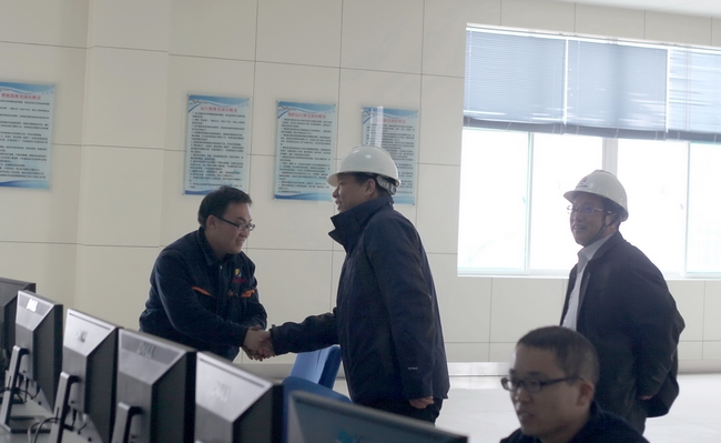 济矿拼搏在线官方网站-拼搏（中国）总经理张广宇春节到济矿民生热能慰问