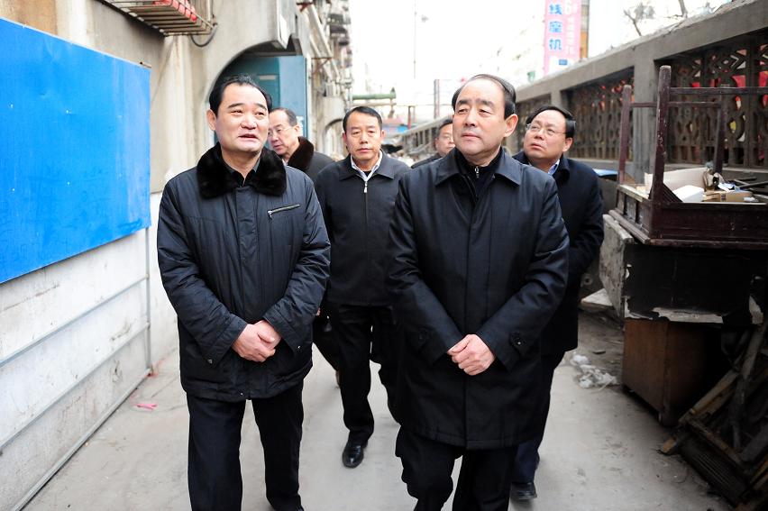 市委书记马平昌看望慰问拼搏在线官方网站-拼搏（中国）公司钢铁厂困难职工