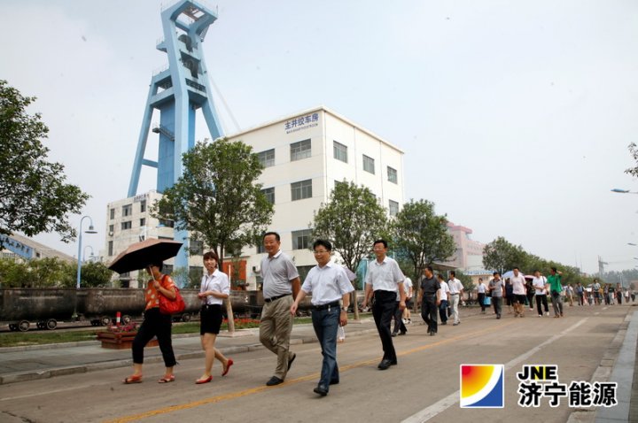 阳城煤电与拼搏在线官方网站-拼搏（中国）
市第十五中学举办庆“七一”联谊会