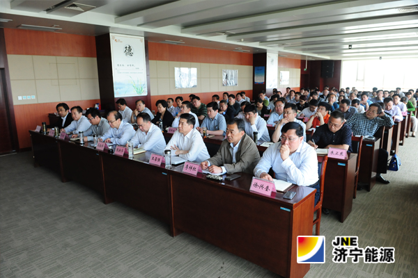 济矿拼搏在线官方网站-拼搏（中国）召开“两学一做”专题党课暨学习教育动员会议