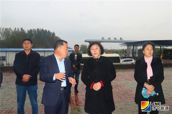 1541723026826726.jpg 济矿物流:拼搏在线官方网站-拼搏(中国)
市政协副主席倪丽君到物流公司调研1(孙继业)_meitu_2.jpg