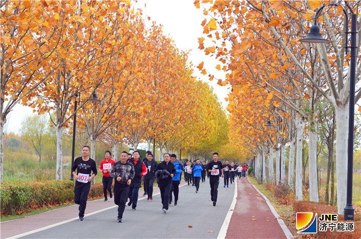 1542684227109412.jpg 2018年11月16日,拼搏在线官方网站-拼搏(中国)
能源职工冬季健步跑活动完美收官2(陈继德摄).jpg