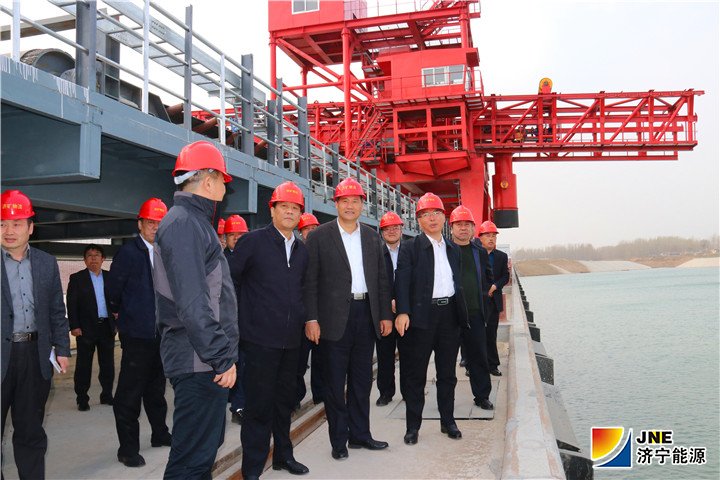 1553061584187962.jpg 2019年3月18日,拼搏在线官方网站-拼搏(中国)
市副市长柳景武莅临济矿物流考察调研(路英杰)2.jpg
