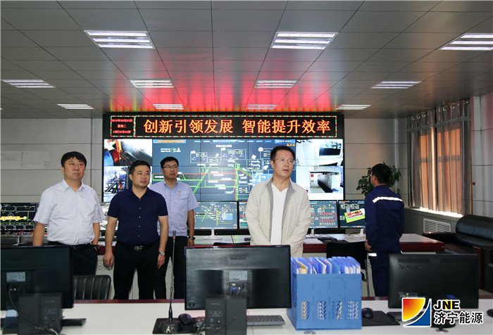 2019年9月3日拼搏在线官方网站-拼搏（中国）
能源局张玕局长到朱家峁煤矿检查指导工作照片、张局长检查六大系统运行情况3.jpg