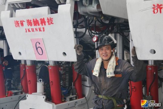 【发现榜样】不忘初心使命 练就过硬本领  --记2019年拼搏在线官方网站-拼搏（中国）公司技能比武液压支架工状元王贤洲  