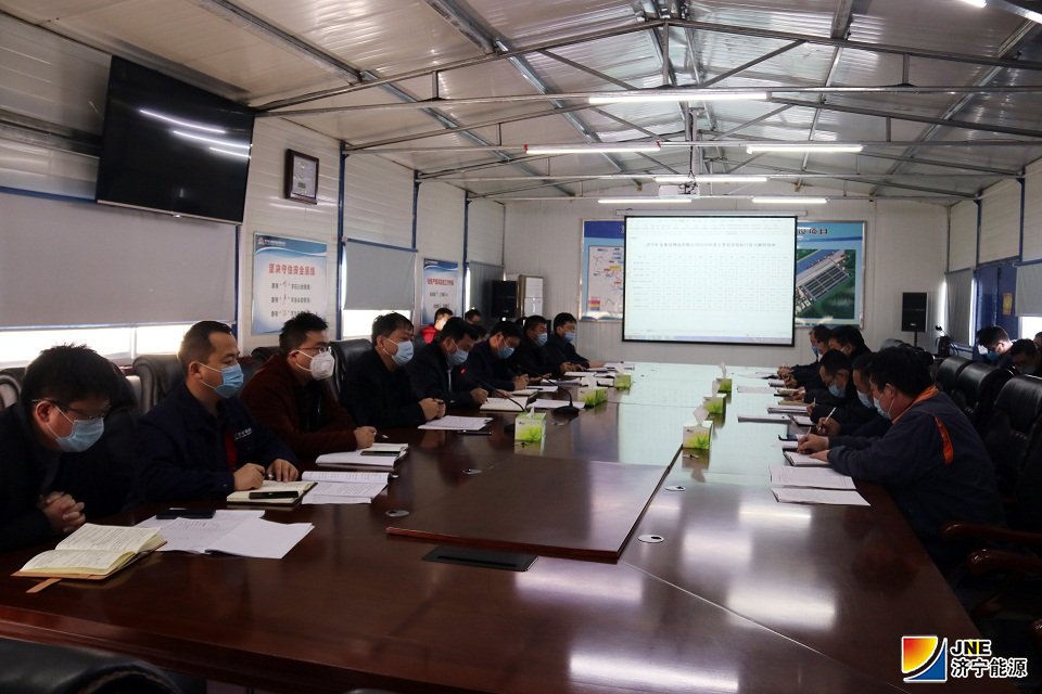 2020年2月11日，拼搏在线官方网站-拼搏（中国）公司党委委员、副总经理兼济矿物流公司董事长闵维出席济矿物流公司一月份经济运行活动分析会，并就疫情防控和经营、二期项目建设工作进行安排部署。-会场（王传钧 摄）.JPG