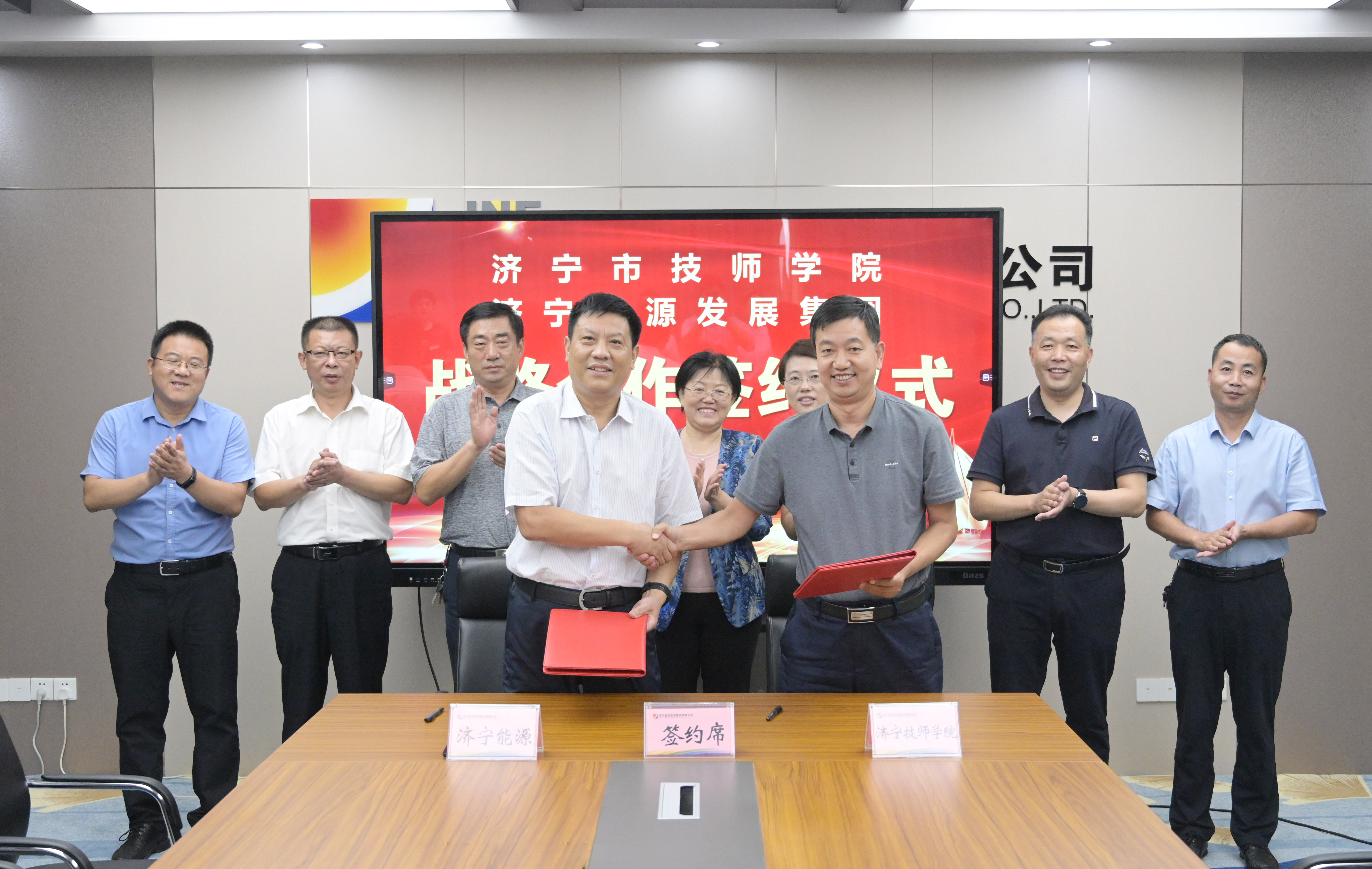 拼搏在线官方网站-拼搏（中国）公司与拼搏在线官方网站-拼搏（中国）
技师学院签署战略合作协议1.jpg