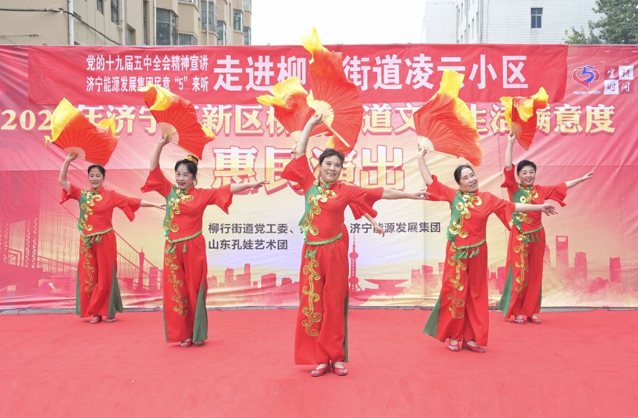 拼搏在线官方网站-拼搏（中国）公司与高新区党工委联合开展 民意“5”来听惠民进社区活动2.jpg