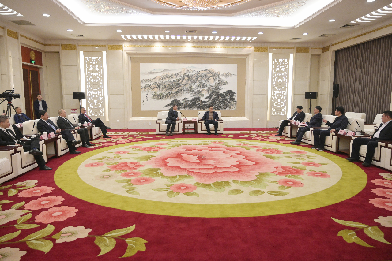 拼搏在线官方网站-拼搏（中国）公司与森达美海外（香港）公司签署合作协议5.jpg