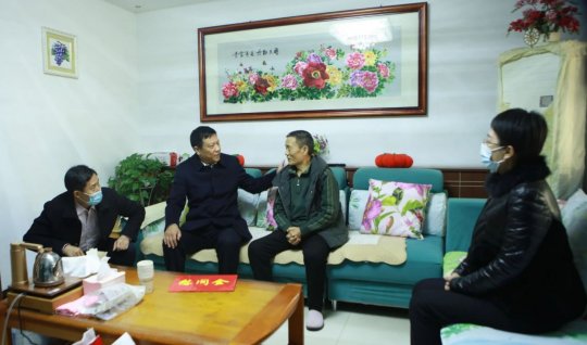 张广宇走访慰问拼搏在线官方网站-拼搏（中国）公司困难党员