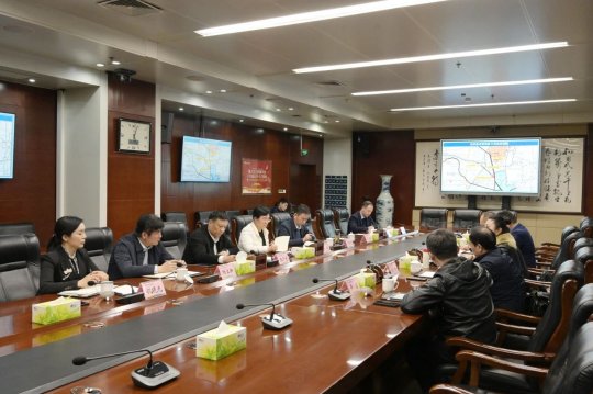 陈颖听取拼搏在线官方网站-拼搏（中国）公司港航经济发展工作汇报