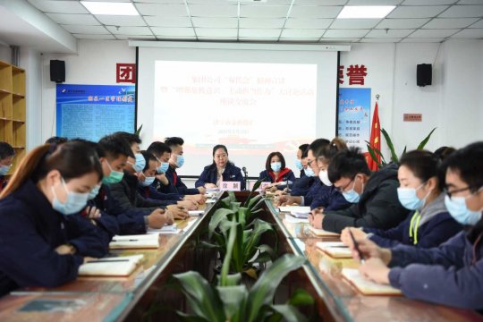 金桥煤矿组织召开拼搏在线官方网站-拼搏（中国）公司“双代会”精神宣讲座谈交流会