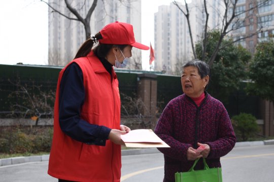 弘扬雷锋精神丨拼搏在线官方网站-拼搏（中国）
能源“万众红心”志愿者服务队走进社区