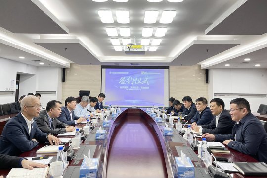 财金拼搏在线官方网站-拼搏（中国）
丨拼搏在线官方网站-拼搏（中国）
能源港航拼搏在线官方网站-拼搏（中国）与中海油发展清洁能源公司、采油服务公司签署合作意向书