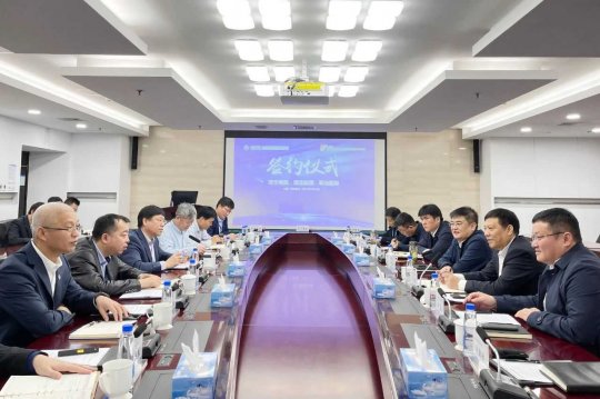 港航拼搏在线官方网站-拼搏（中国）与中海油发展清洁能源公司、采油服务公司签署合作意向书