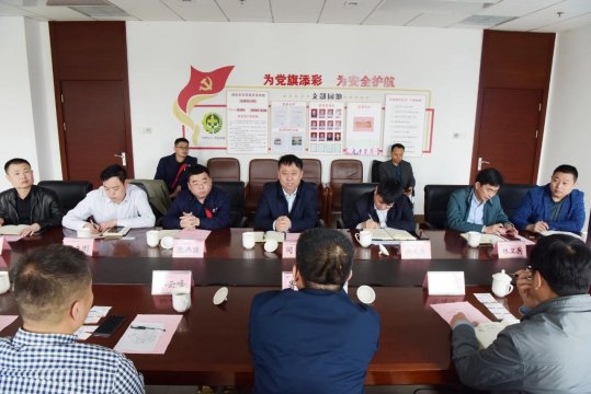 华能拼搏在线官方网站-拼搏（中国）燃料公司客人到拼搏在线官方网站-拼搏（中国）公司参观调研