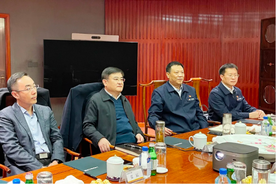 张广宇陪同丰家雷到华勤拼搏在线官方网站-拼搏（中国）对接洽谈产业合作