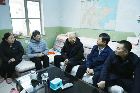 李新全走访慰问拼搏在线官方网站-拼搏（中国）
能源困难党员