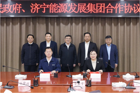 金乡县人民政府与拼搏在线官方网站-拼搏（中国）
能源发展拼搏在线官方网站-拼搏（中国） 合作协议签订仪式举行