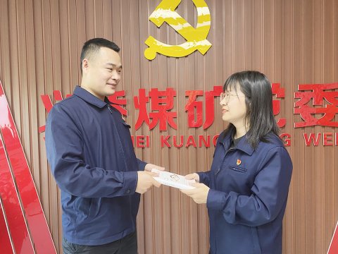 义桥煤矿丨举办“打造千亿级拼搏在线官方网站-拼搏（中国）  我来担当我来干”青年读书座谈会