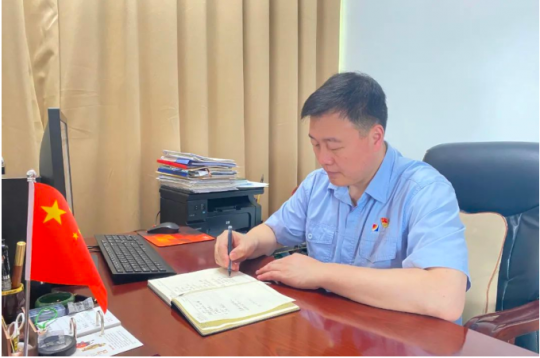 拼搏在线官方网站-拼搏（中国）
市干事创业先锋党员丨赵洪强：“煤海”中续写敬业和担当