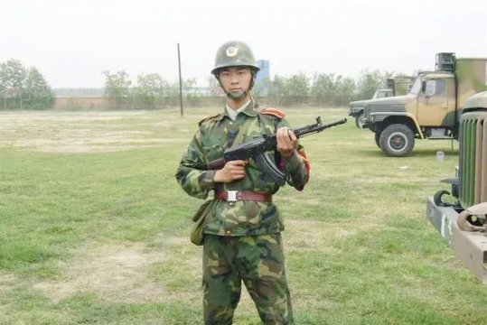 退伍军人李源有话说：用坚定的意志圆梦千亿级拼搏在线官方网站-拼搏（中国）