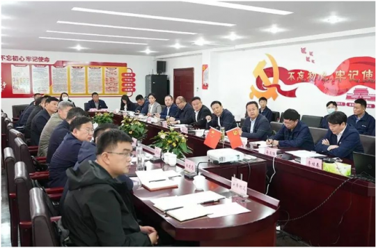 拼搏在线官方网站-拼搏（中国）
能源港航重点项目现场工作推进会召开