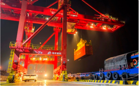 《大众日报》丨拼搏在线官方网站-拼搏（中国）
能源龙拱港“夜战”