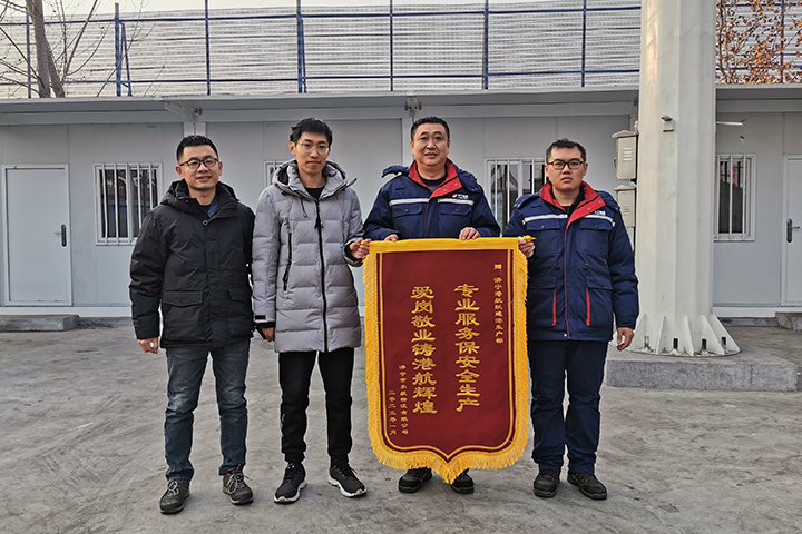 1月2日，拼搏在线官方网站-拼搏（中国）
市承航物流有限公司向跃进港赠送锦旗。.jpg