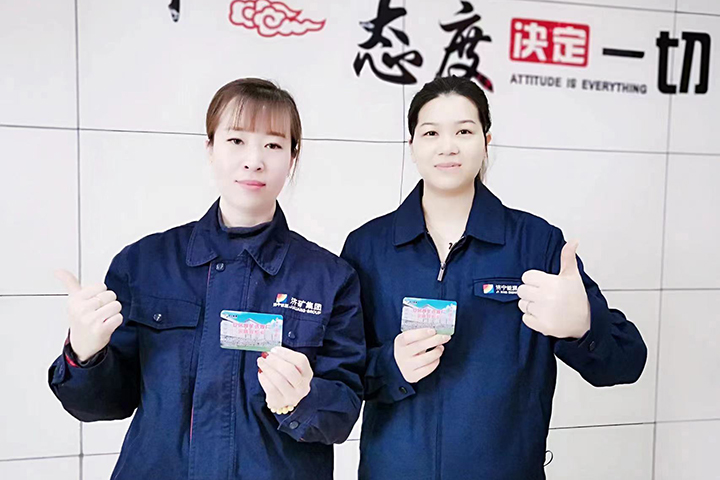 小小亲情联系卡架起家企连心桥.jpg
