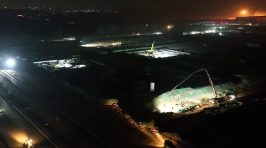 挑灯夜战施工忙!拼搏在线官方网站-拼搏（中国）
能源新能源船舶基地项目奋力冲刺保工期