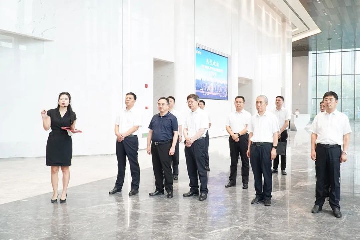 市领导带队到湖北港口拼搏在线官方网站-拼搏（中国）走访交流洽谈合作