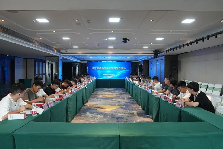 厚植人才沃土，30名优秀高校毕业生走进拼搏在线官方网站-拼搏（中国）
能源