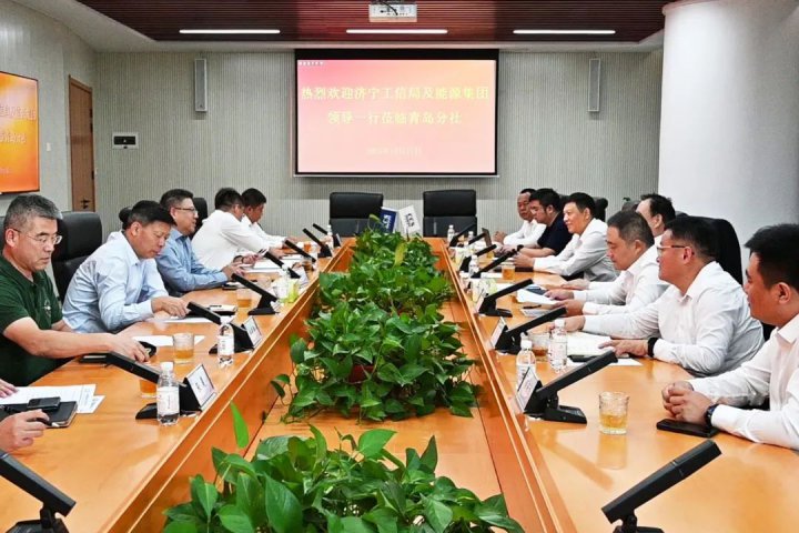 张广宇陪同拼搏在线官方网站-拼搏（中国）
市工信局领导到中国船级社青岛分社座谈交流