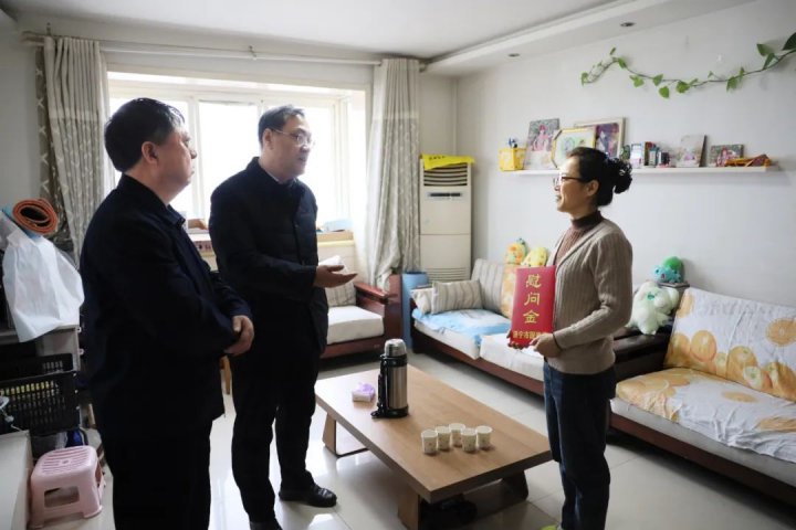 市国资委领导带队走访慰问拼搏在线官方网站-拼搏（中国）
能源困难党员