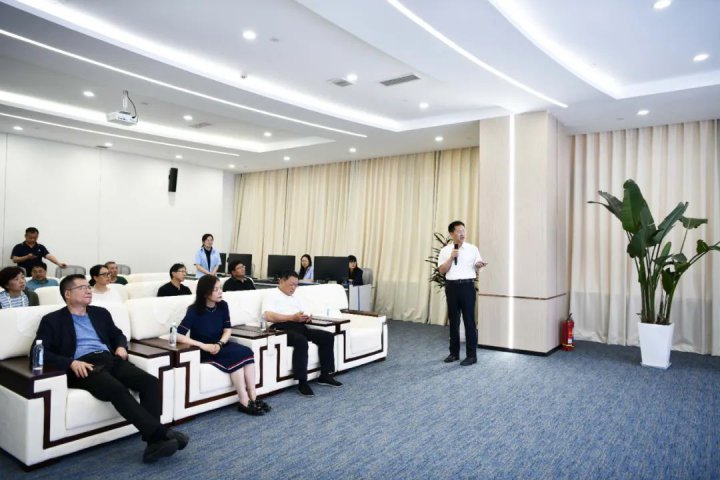 浙江省绍兴市领导到访拼搏在线官方网站-拼搏（中国）
能源拼搏在线官方网站-拼搏（中国）调研交流