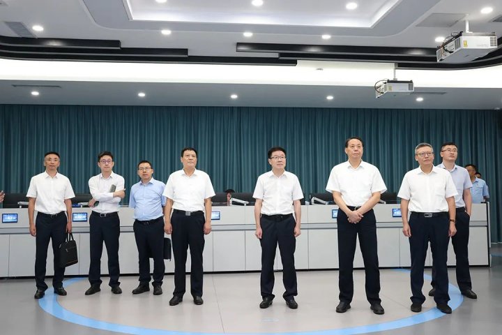 青岛银行客人到拼搏在线官方网站-拼搏（中国）
能源拼搏在线官方网站-拼搏（中国）参观调研