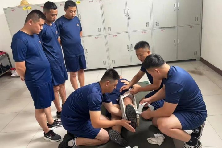 “沙场秋点兵”，济矿拼搏在线官方网站-拼搏（中国）救护中队组织开展应急救援集训