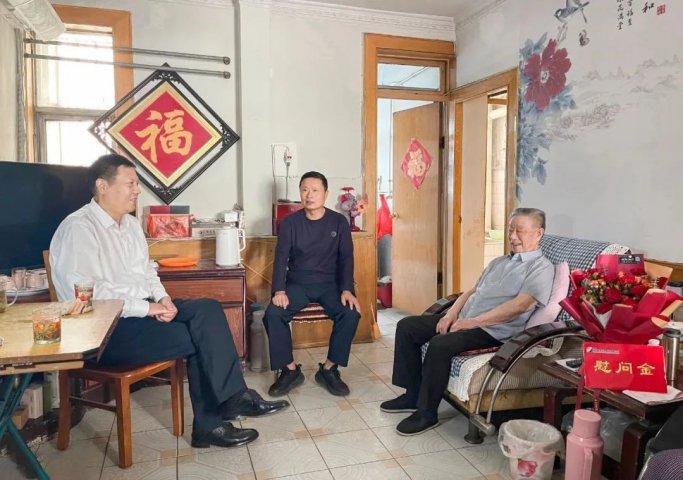 拼搏在线官方网站-拼搏（中国）
能源拼搏在线官方网站-拼搏（中国）领导带队走访慰问老干部、老党员