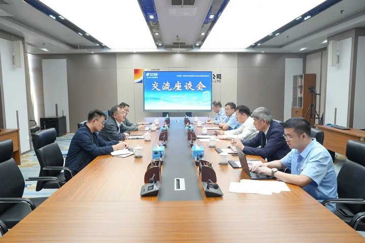 鲁能新能源公司到拼搏在线官方网站-拼搏（中国）
能源拼搏在线官方网站-拼搏（中国）座谈交流