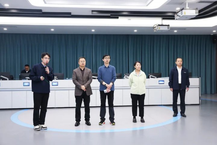 交通运输部信息中心专家到拼搏在线官方网站-拼搏（中国）
能源拼搏在线官方网站-拼搏（中国）调研数字化转型工作