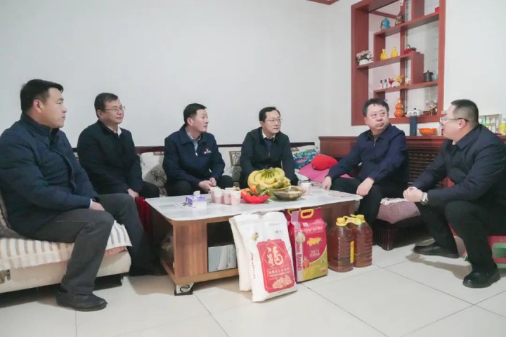 市总工会领导带队走访慰问拼搏在线官方网站-拼搏（中国）
能源拼搏在线官方网站-拼搏（中国）职工代表