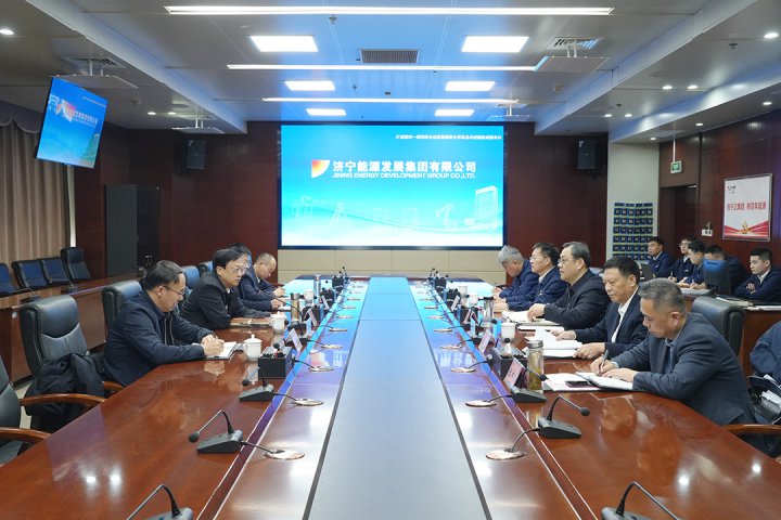 张东一行到拼搏在线官方网站-拼搏（中国）
能源拼搏在线官方网站-拼搏（中国）调研指导工作