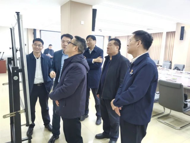 国家矿山安全监察局山东局领导到拼搏在线官方网站-拼搏（中国）
能源拼搏在线官方网站-拼搏（中国）调研指导工作