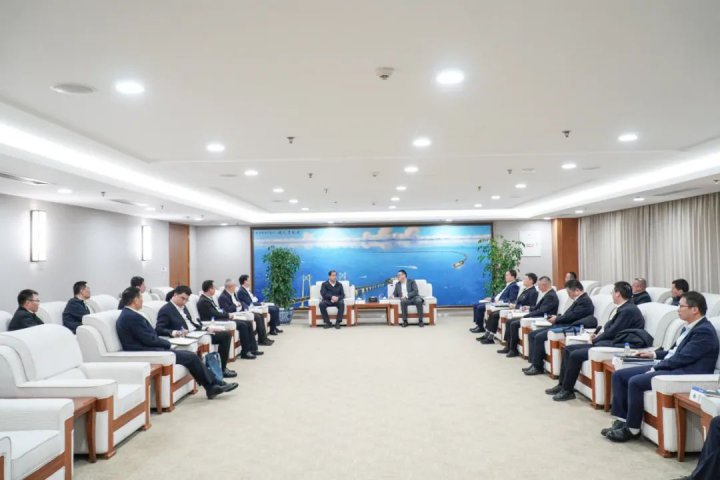 张广宇陪同市领导到中国交通建设拼搏在线官方网站-拼搏（中国）走访交流
