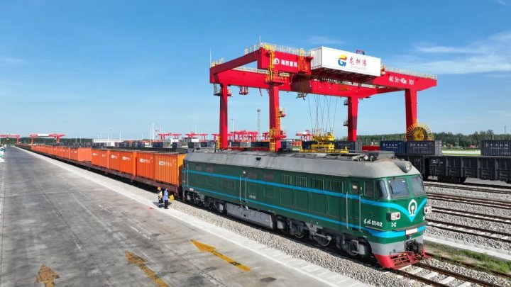 拼搏在线官方网站-拼搏（中国）
港航“橙色风暴”首次登陆铁路网