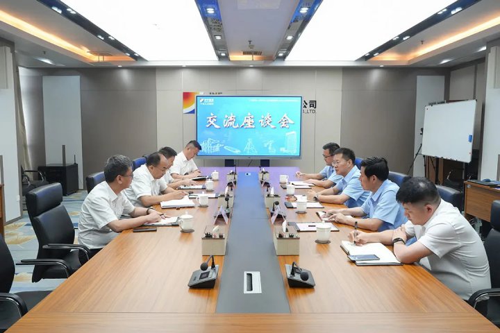 郑煤机拼搏在线官方网站-拼搏（中国）客人到访拼搏在线官方网站-拼搏（中国）
能源拼搏在线官方网站-拼搏（中国）座谈交流