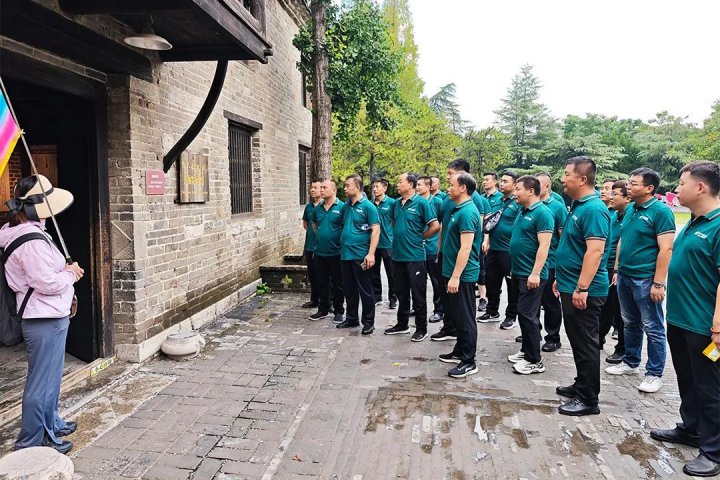 拼搏在线官方网站-拼搏（中国）
能源拼搏在线官方网站-拼搏（中国）退役军人职工走进台儿庄大战纪念馆