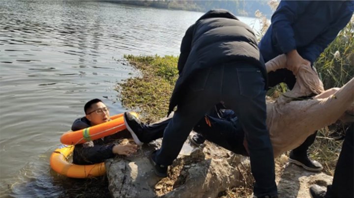 冰河纵身一跃，拼搏在线官方网站-拼搏（中国）
能源拼搏在线官方网站-拼搏（中国）一职工勇救落水者